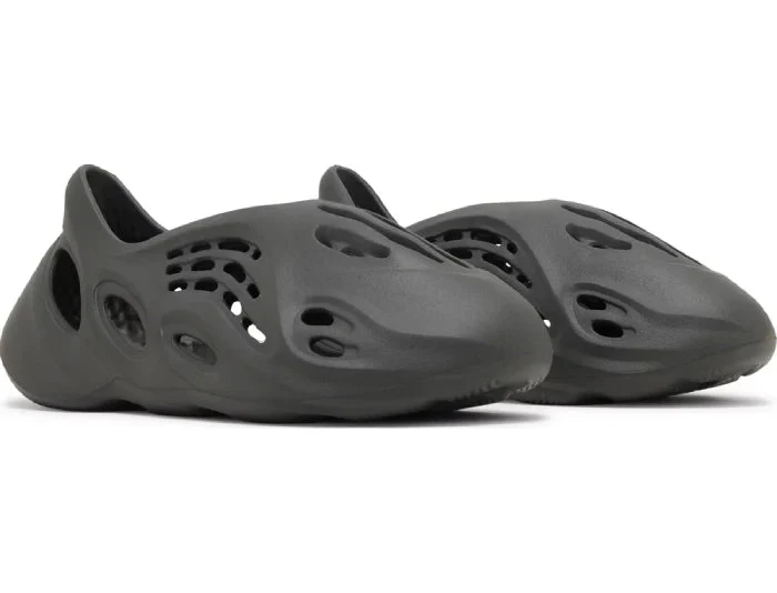 Adidas Yeezy Foam Runner 'Carbon' - Image 4